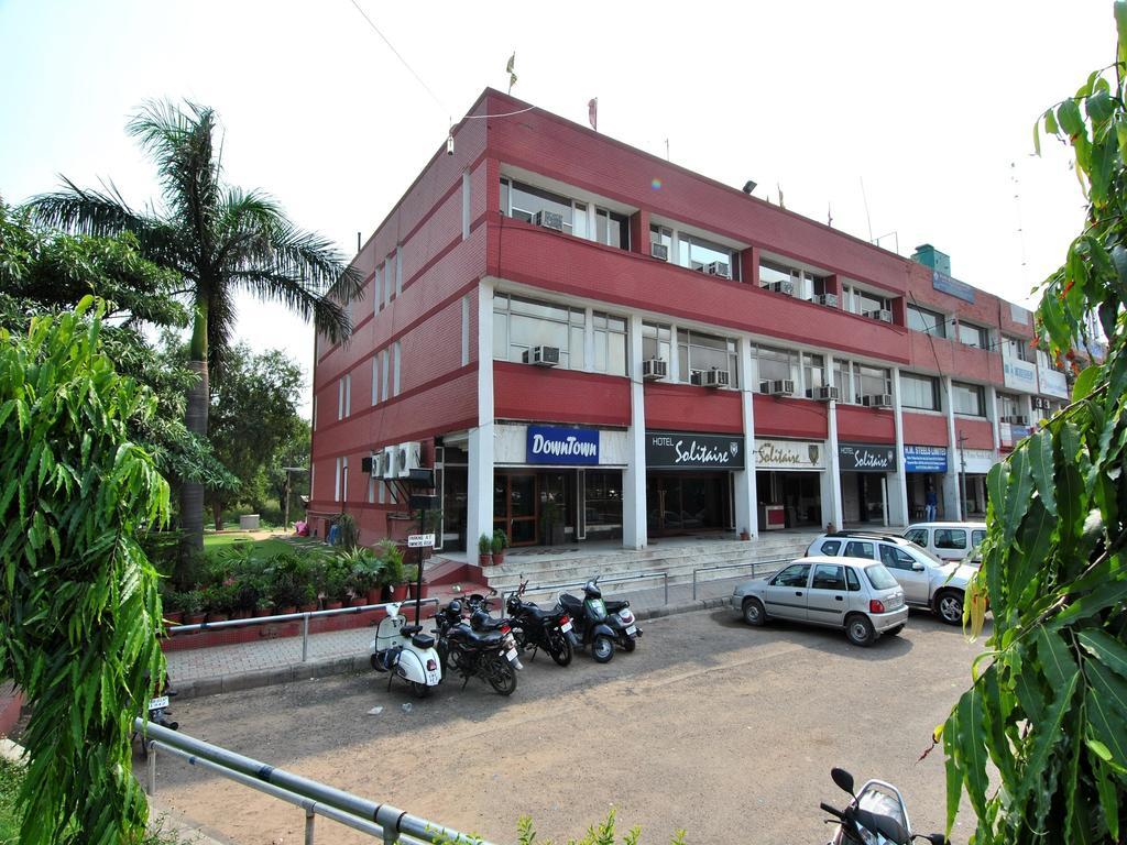 Hotel Solitaire Chandigarh - 10 Mins From Railway Station Экстерьер фото